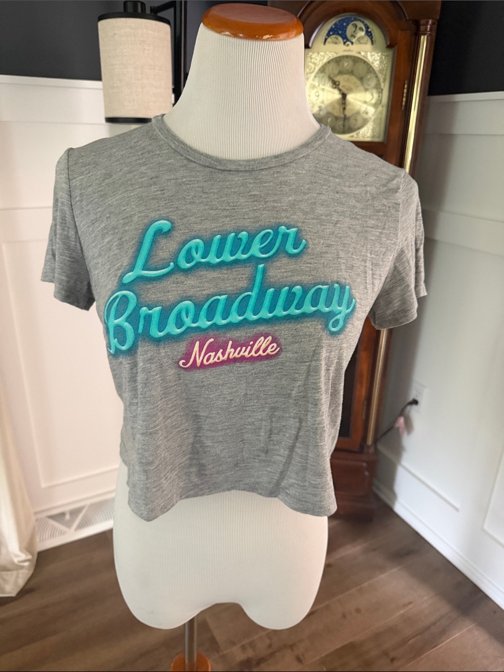 Women’s Nashville Gray Crop Top with Teal Script and Pink Accent
